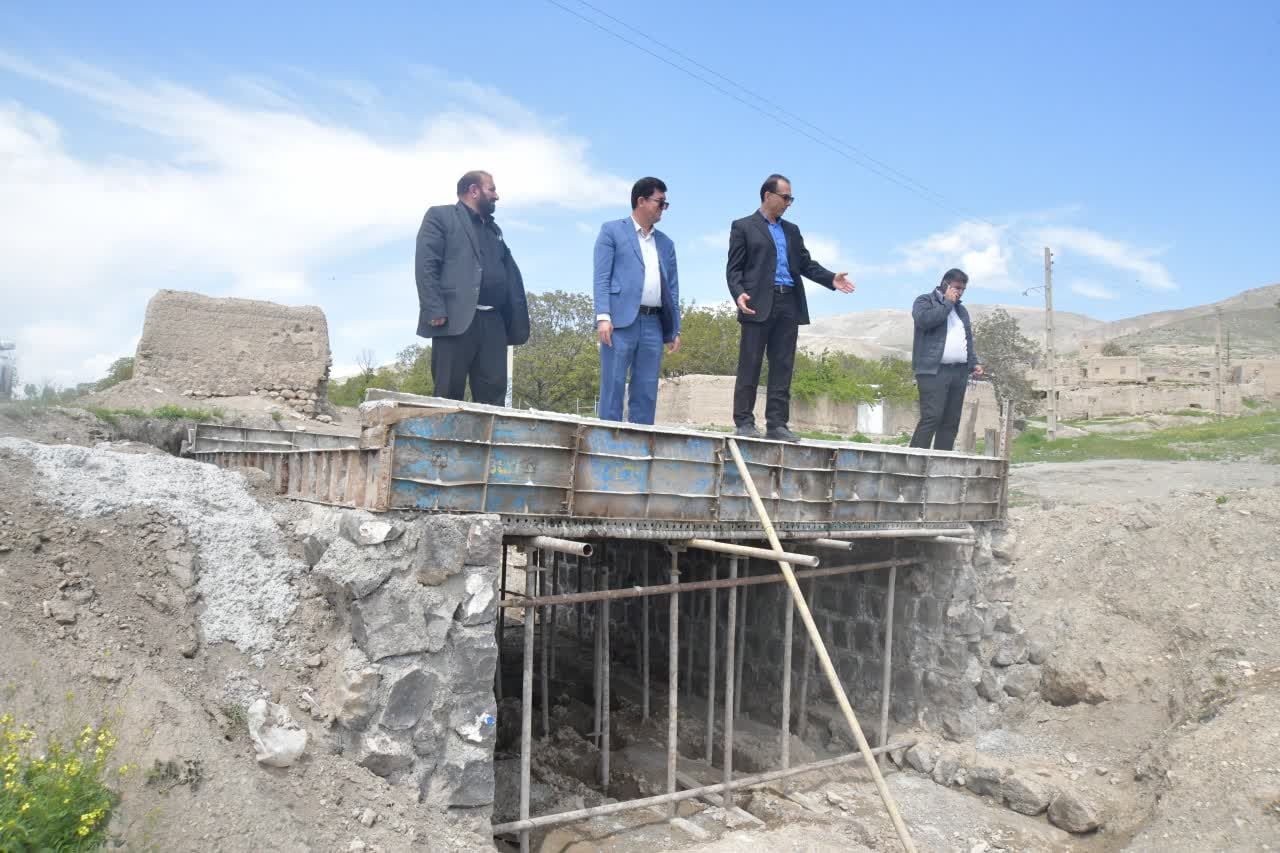 بازدید فرماندار شوط از احداث پل بتنی روستای دانابلاغ