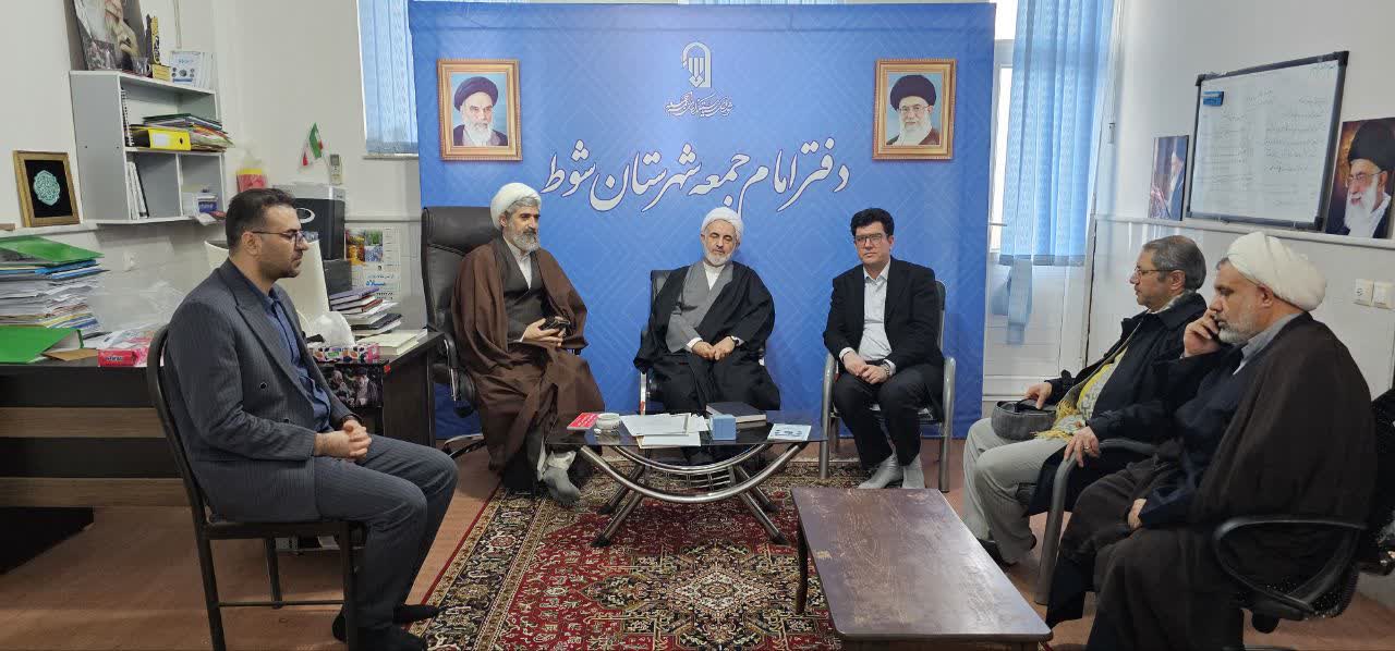 حضور عسگر دیرباز نماینده مردم استان آذربایجان غربی  در  مجلس خبرگان رهبری در دفتر امام جمعه شوط