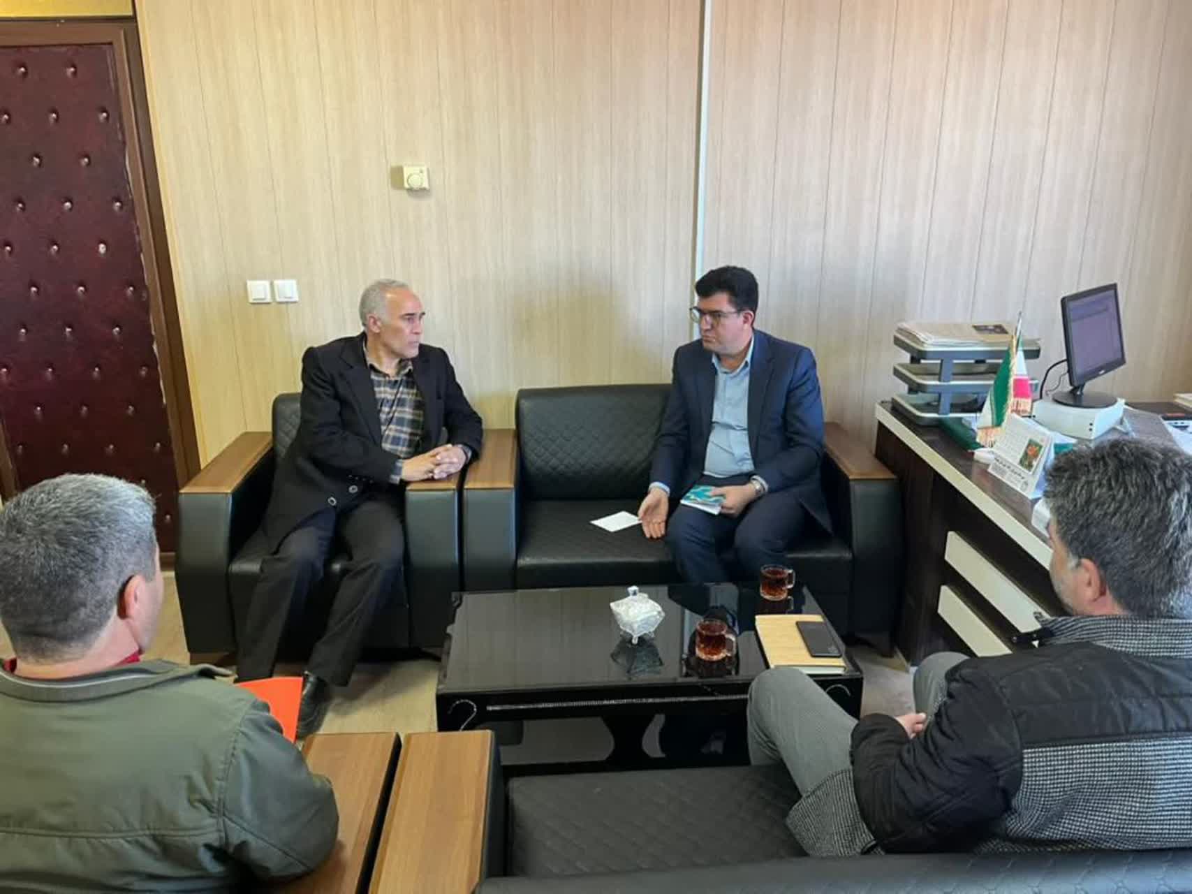 بازدید شهروز بابازاده فرماندار شهرستان شوط از روند ثبت‌نام داوطلبان و آمادگی بخشداری مرکزی برای برگزاری انتخابات شوراهای اسلامی روستاها