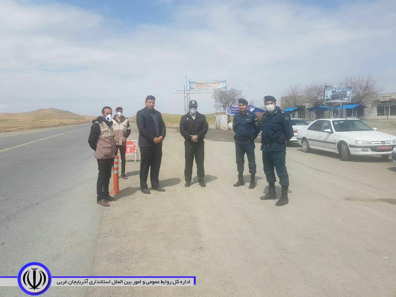 بازدید زمانی معاون فرماندار شهرستان شوط از نحوه اجرای طرح فاصلهگذاری اجتماعی کاهش زنجیره انتقال بیماری کرونا در سه راهی روستای ایل بلاغی