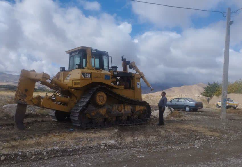 اعزام یکدستگاه بلدوزر به روستای دانابلاغ و مخور