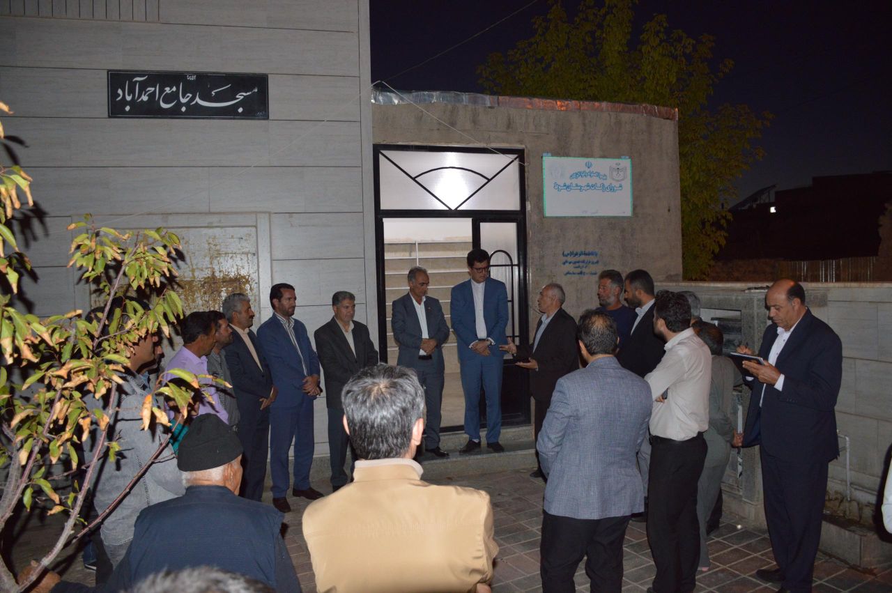 بازدید و دیدار چهره به چهره فرماندار ، نماینده مردم منطقه در مجلس و اعضای شورای اداری با اهالی روستای احمد آباد