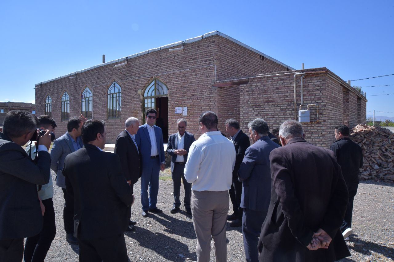 بازدید و دیدار چهره به چهره فرماندار ، نماینده مردم منطقه در مجلس و اعضای شورای اداری با اهالی روستای حسینعلی کندی کرد