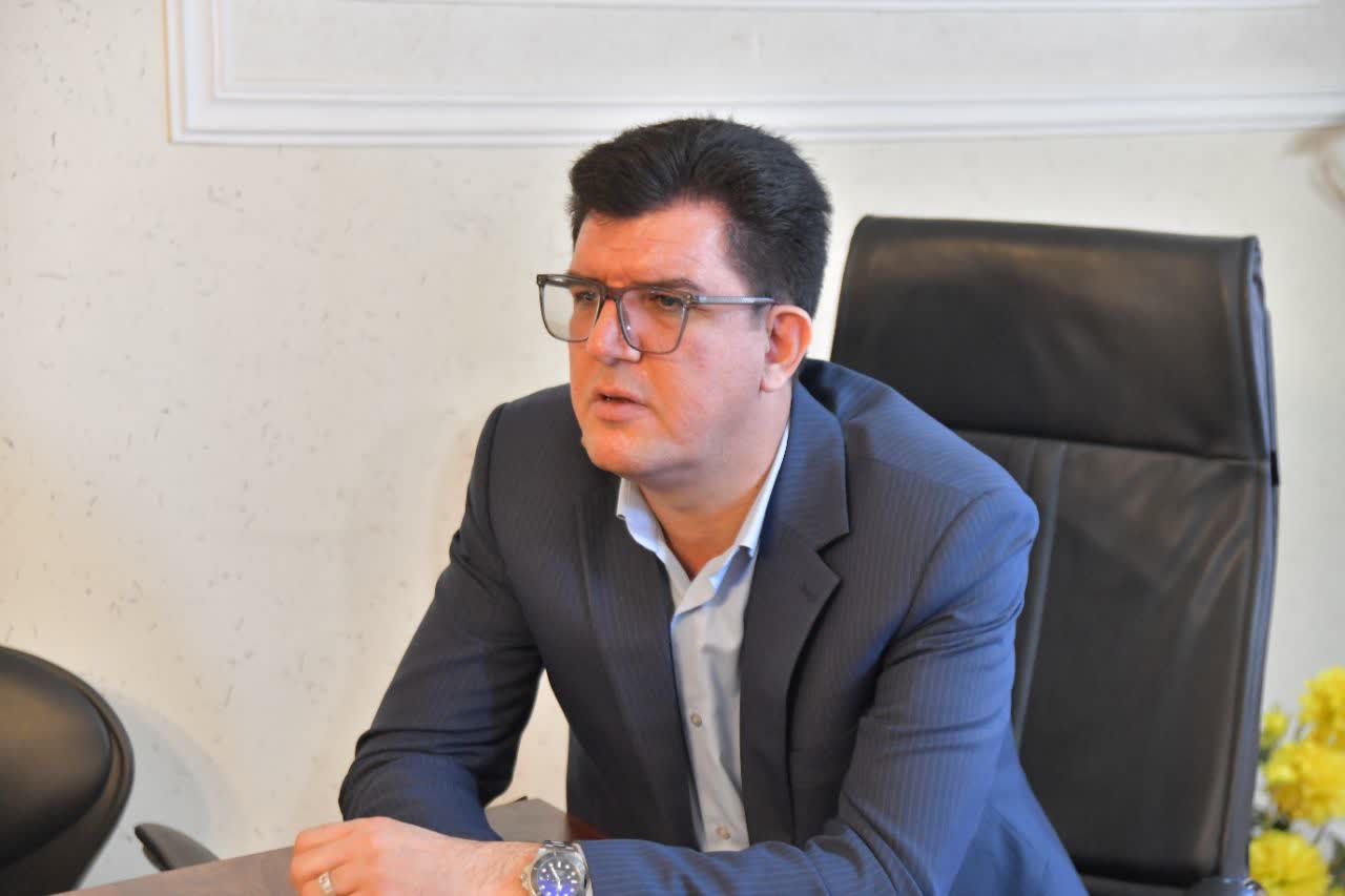 بازدید شهروز بابازاده فرماندار شهرستان شوط از روند ثبت‌نام داوطلبان و آمادگی بخشداری قره‌قویون برای برگزاری انتخابات شوراهای اسلامی روستاها