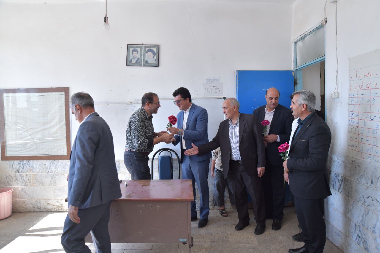 بازدید و دیدار چهره به چهره فرماندار ، نماینده مردم منطقه در مجلس و اعضای شورای اداری با اهالی روستای بایانچولی عجم