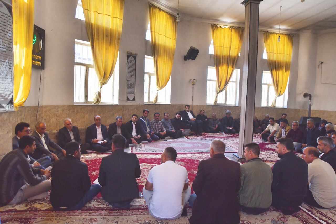 بازدید و دیدار چهره به چهره فرماندار ، نماینده مردم منطقه در مجلس و اعضای شورای اداری با اهالی روستای قره ایاغ