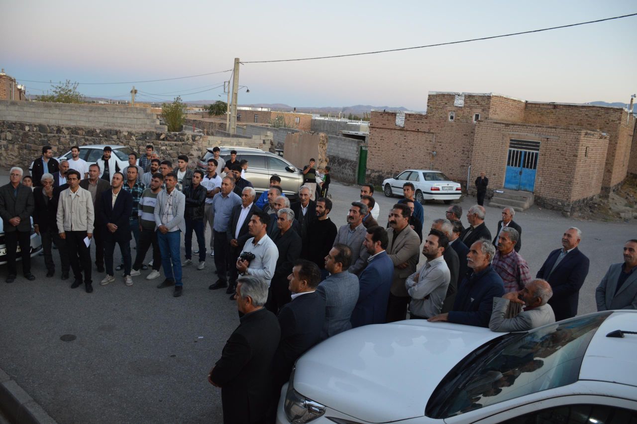 بازدید و دیدار چهره به چهره فرماندار ، نماینده مردم منطقه در مجلس و اعضای شورای اداری با اهالی روستای خلج کرد