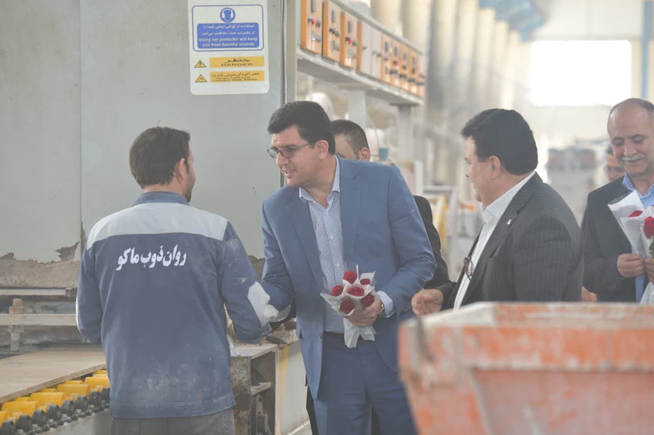 دیدار فرماندار شوط با کارگران کارخانجات شهرک صنعتی شوط