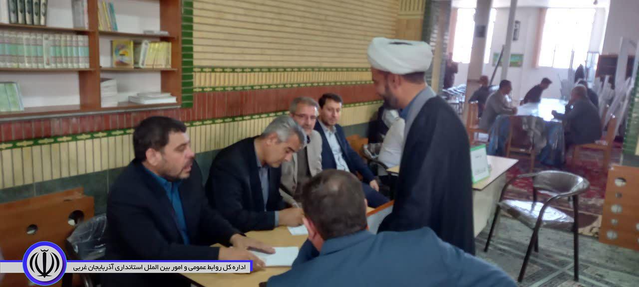 میز ارتباطات مردمی در جهت پاسخگویی به سوالات مردم با حضور روسای محترم ادارات شهرستان ‌شوط