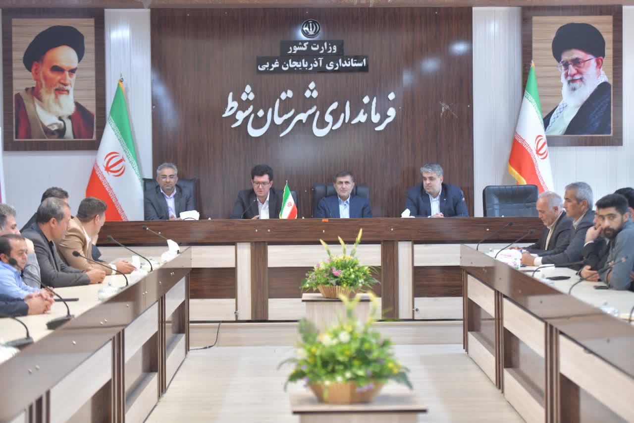 نشست صمیمی معاون توسعه مدیریت و منابع استانداری آذربایجانغربی با کارکنان فرمانداری شهرستان شوط