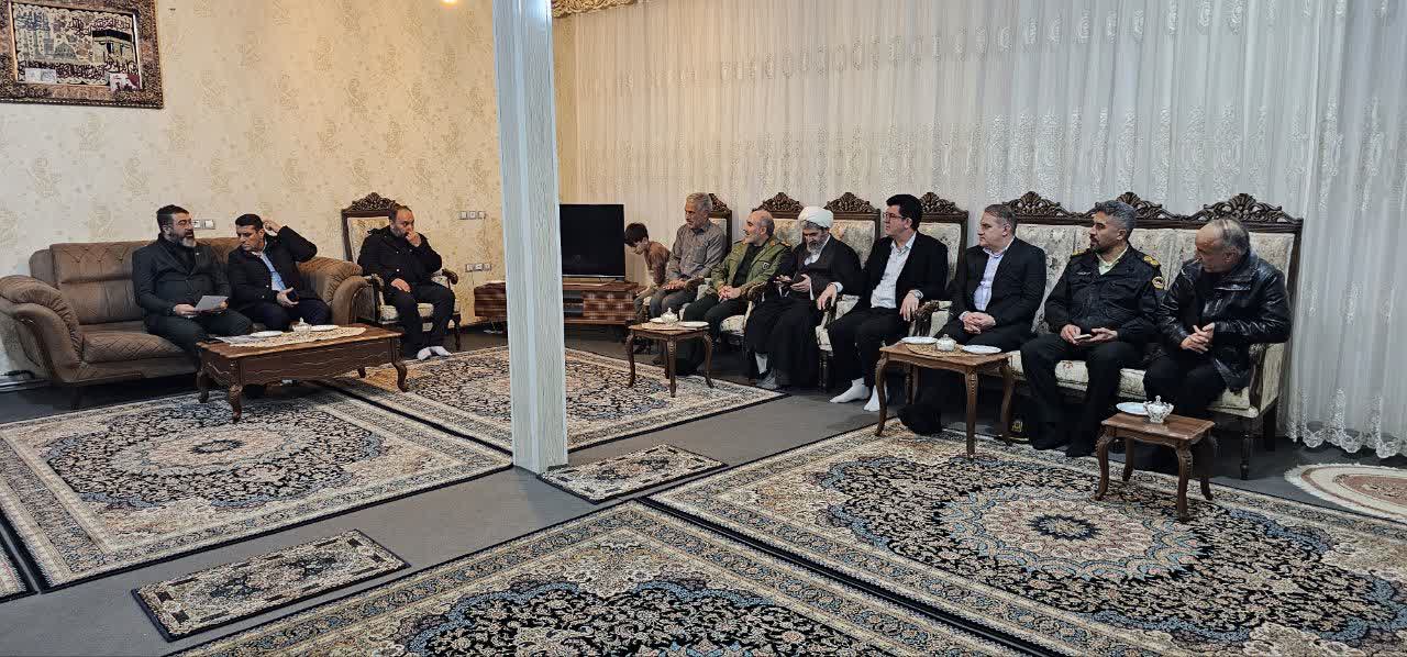 دیدار فرماندار شهرستان شوط با خانواده شهید و جانباز