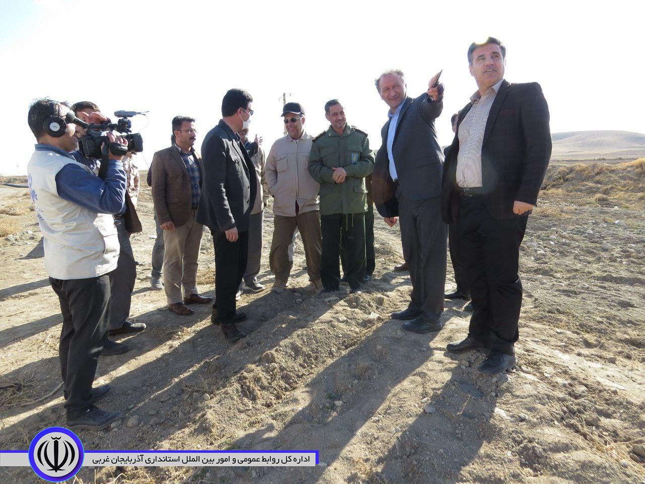 بازدید فرماندار از روستاها و مسیرهای خط انتقال پروژه 106 روستایی شهید امینی
