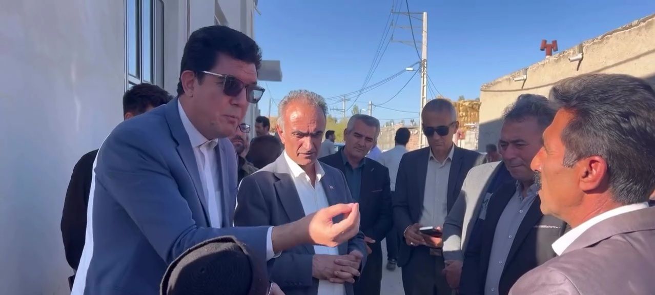 بازدید و دیدار چهره به چهره فرماندار ، نماینده مردم منطقه در مجلس و اعضای شورای اداری با اهالی روستای عظیم کندی