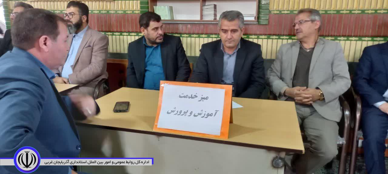 میز ارتباطات مردمی در جهت پاسخگویی به سوالات مردم با حضور روسای محترم ادارات شهرستان ‌شوط