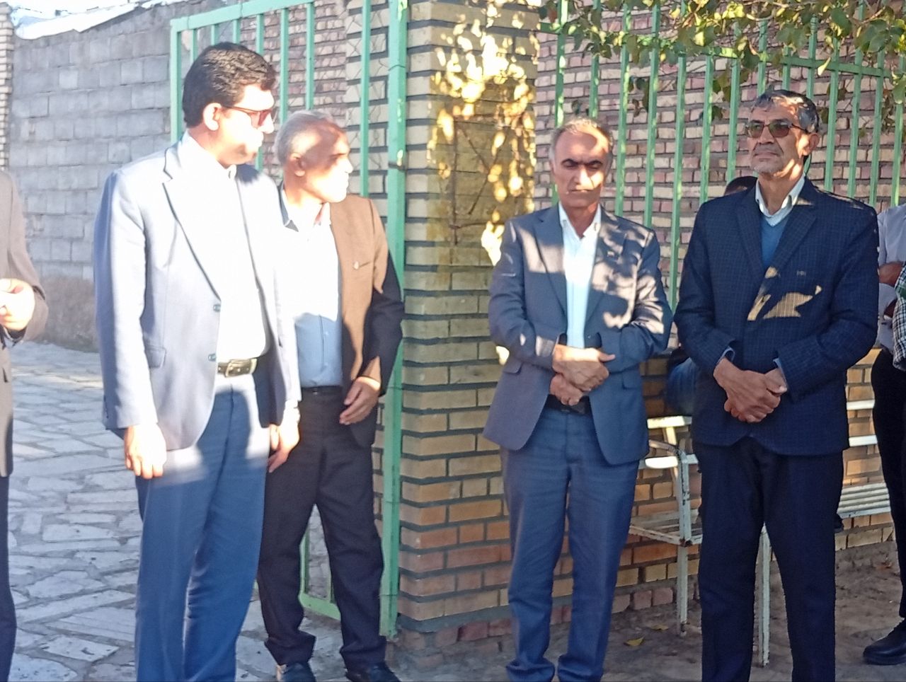 بازدید و دیدار چهره به چهره فرماندار ، نماینده مردم منطقه در مجلس و اعضای شورای اداری با اهالی روستای کندال