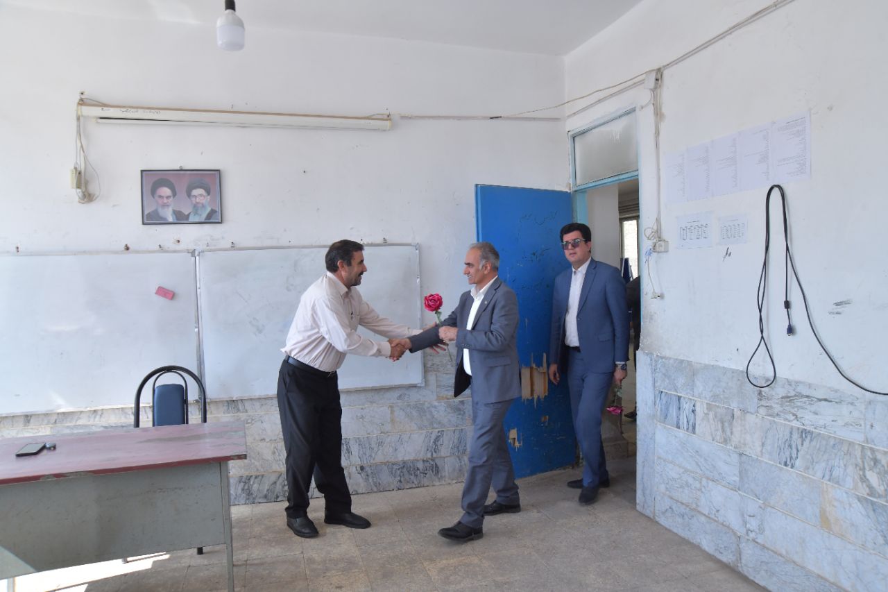 بازدید و دیدار چهره به چهره فرماندار ، نماینده مردم منطقه در مجلس و اعضای شورای اداری با اهالی روستای بایانچولی عجم