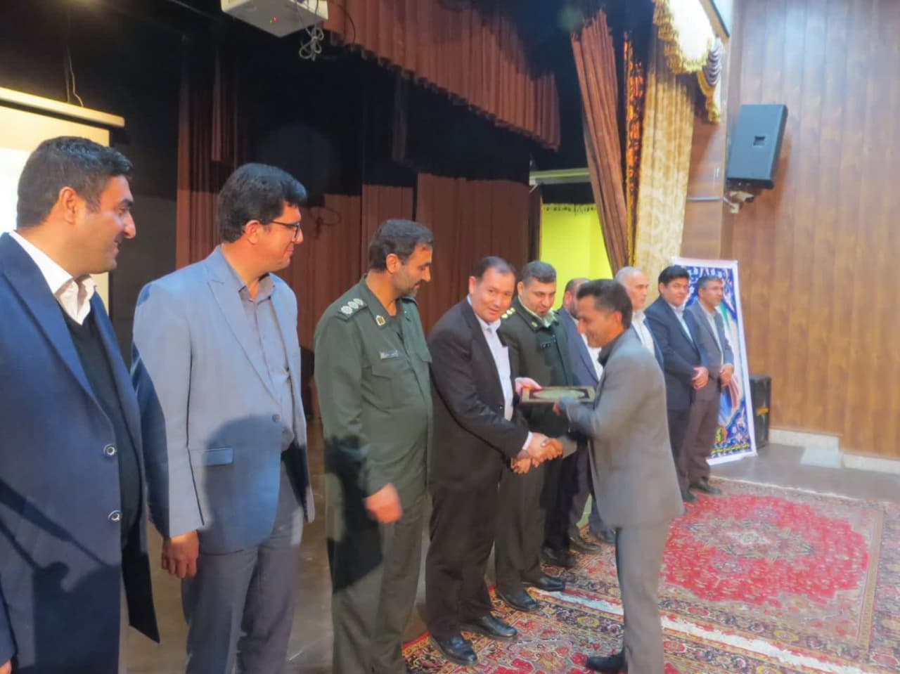 بازگشت به اقتصاد روستائی میتواند در وضعیت فعلی راهکار مناسبی برای عبور از شرایط نامناسب اقتصادی بر اثر تحریم ها باشد.