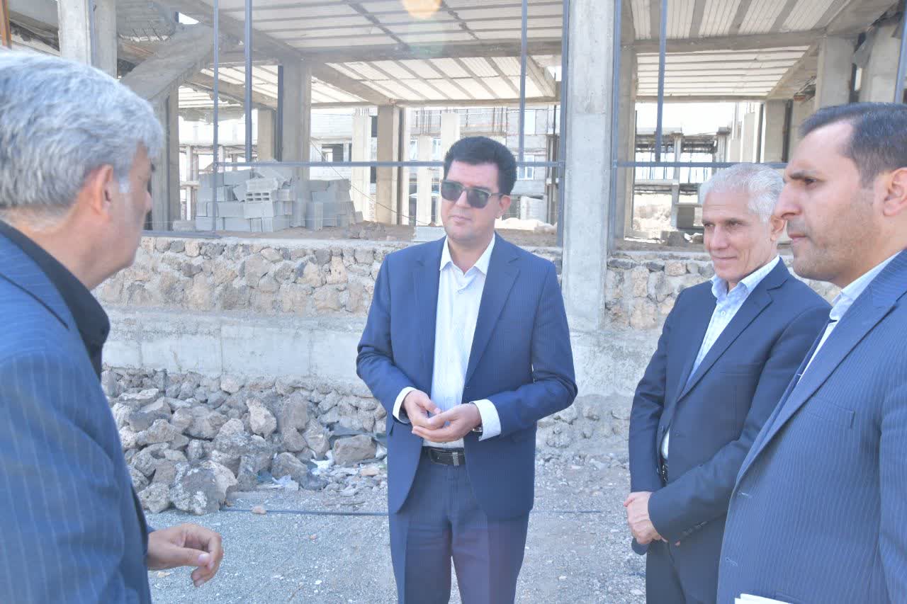 بازدید فرماندار از پروژههای نهضت ملی مسکن با مشارکت بانک ملی