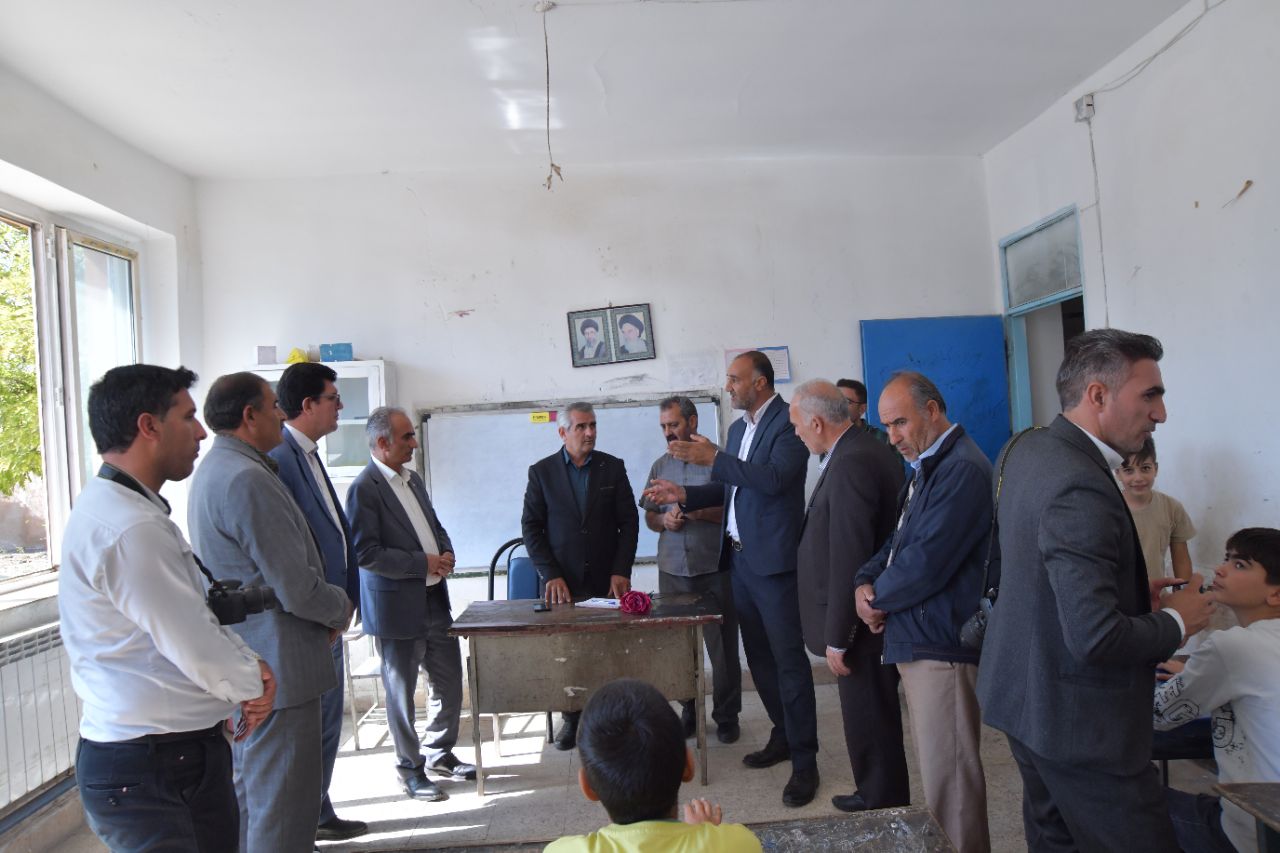 بازدید و دیدار چهره به چهره فرماندار ، نماینده مردم منطقه در مجلس و اعضای شورای اداری با اهالی روستای بایانچولی عجم