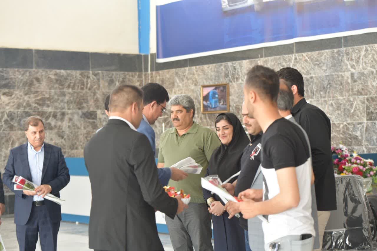 دیدار فرماندار شوط با کارگران کارخانجات شهرک صنعتی شوط