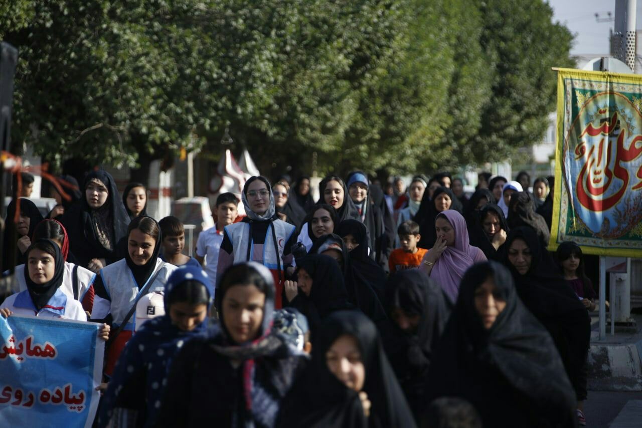 گزارش تصویری؛همایش پیاده روی خانوادگی بمناسبت هفته عفاف و حجاب در مسیر پارک آتالار تا پارک ستارخان شهرستان شوط برگزار شد.