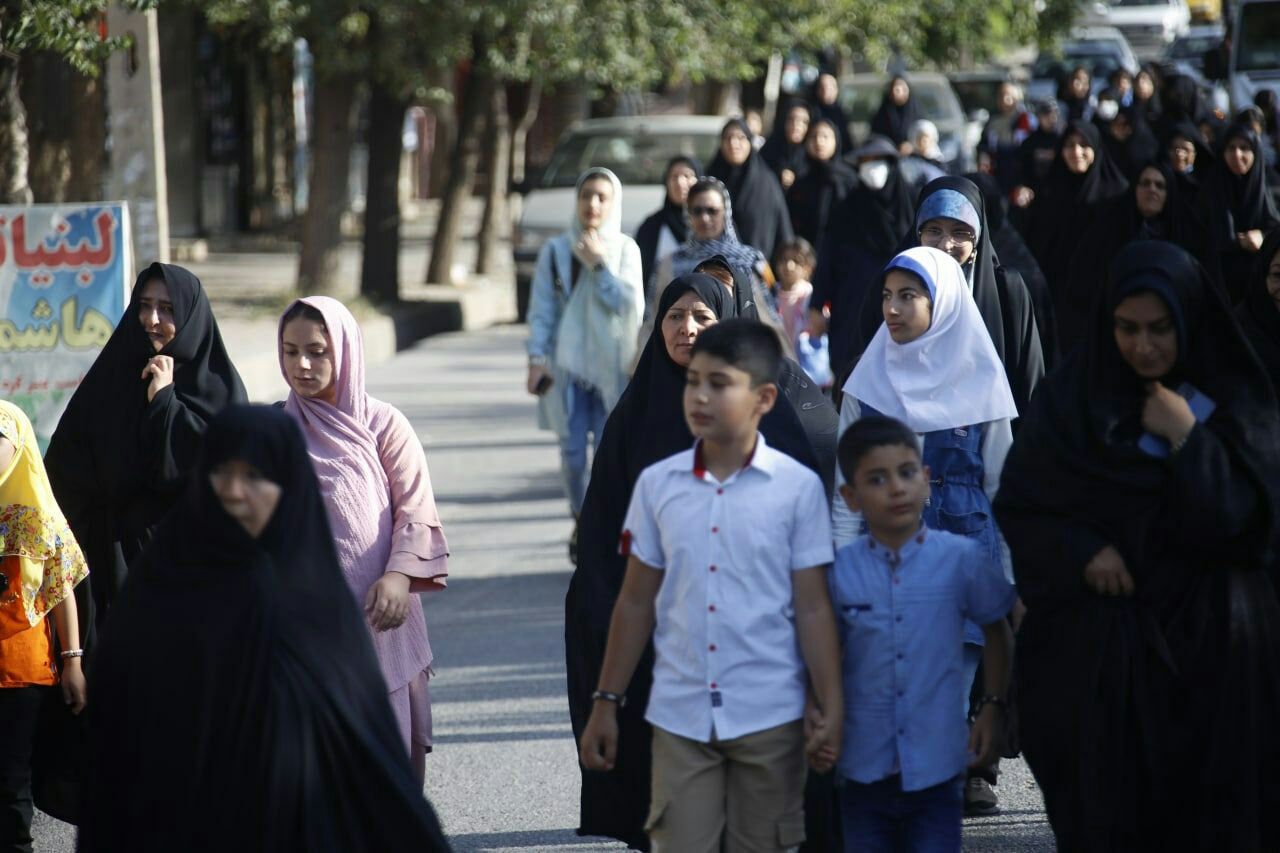 گزارش تصویری؛همایش پیاده روی خانوادگی بمناسبت هفته عفاف و حجاب در مسیر پارک آتالار تا پارک ستارخان شهرستان شوط برگزار شد.