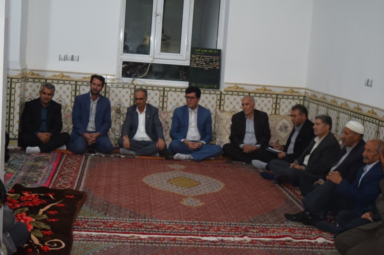 بازدید و دیدار چهره به چهره فرماندار ، نماینده مردم منطقه در مجلس و اعضای شورای اداری با اهالی روستای کش آرخی