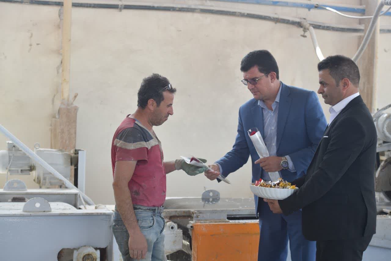دیدار فرماندار شوط با کارگران کارخانجات شهرک صنعتی شوط