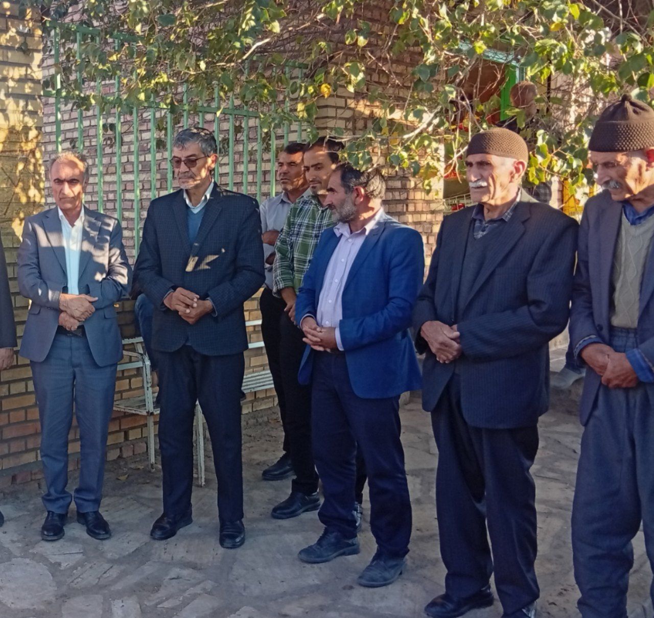 بازدید و دیدار چهره به چهره فرماندار ، نماینده مردم منطقه در مجلس و اعضای شورای اداری با اهالی روستای کندال