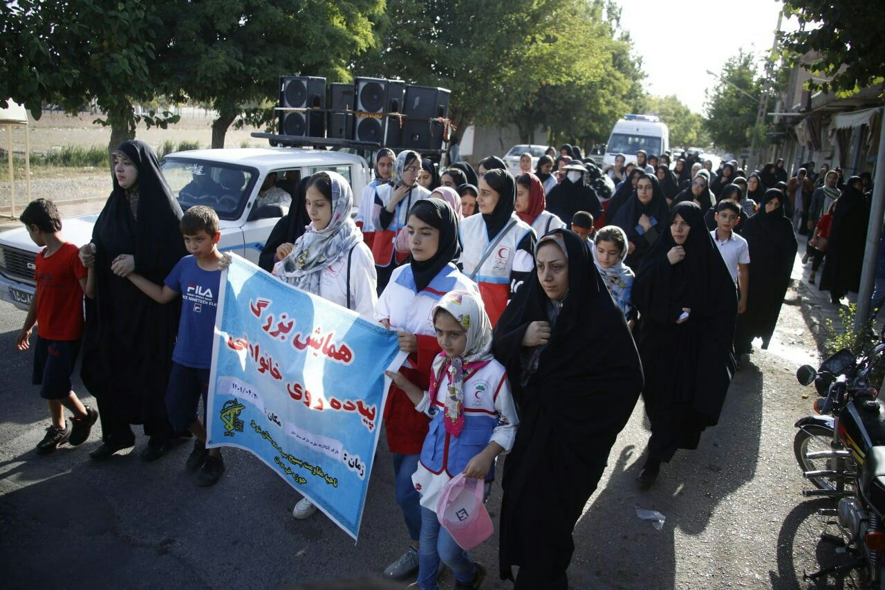 گزارش تصویری؛همایش پیاده روی خانوادگی بمناسبت هفته عفاف و حجاب در مسیر پارک آتالار تا پارک ستارخان شهرستان شوط برگزار شد.