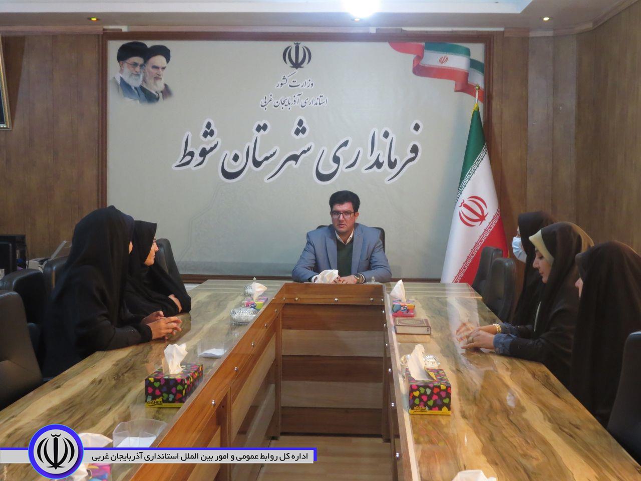 تجلیل از بانوان شاغل در فرمانداری شوط