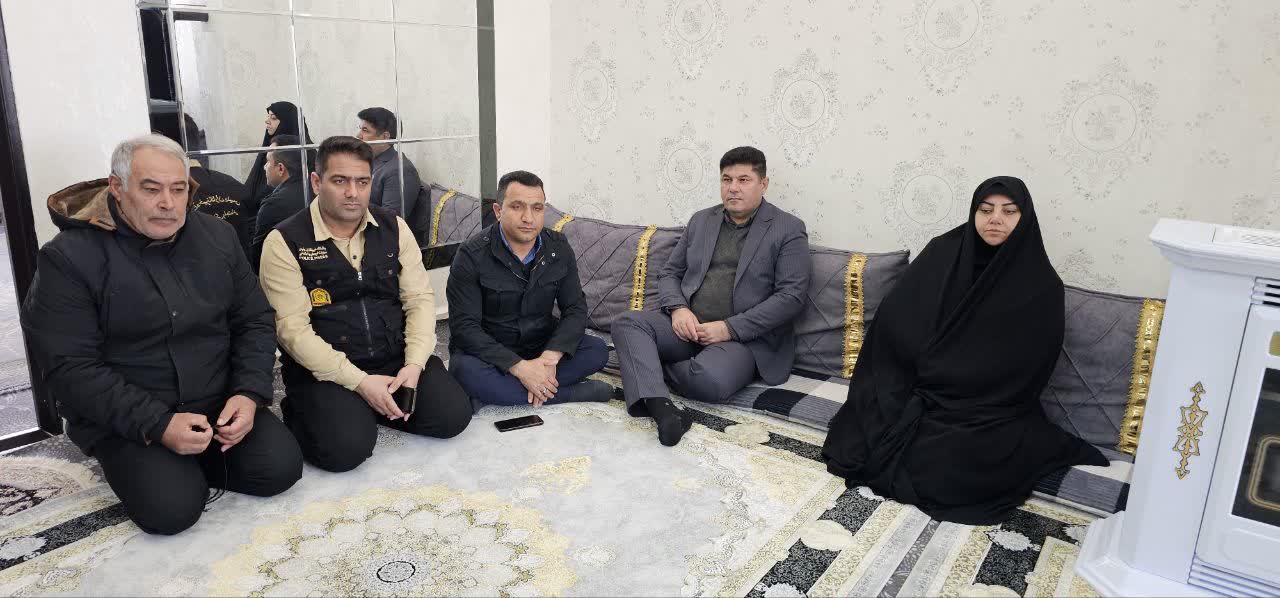 حضور فرماندار و اعضای شورای تامین در منزل شهید آرکان آخش