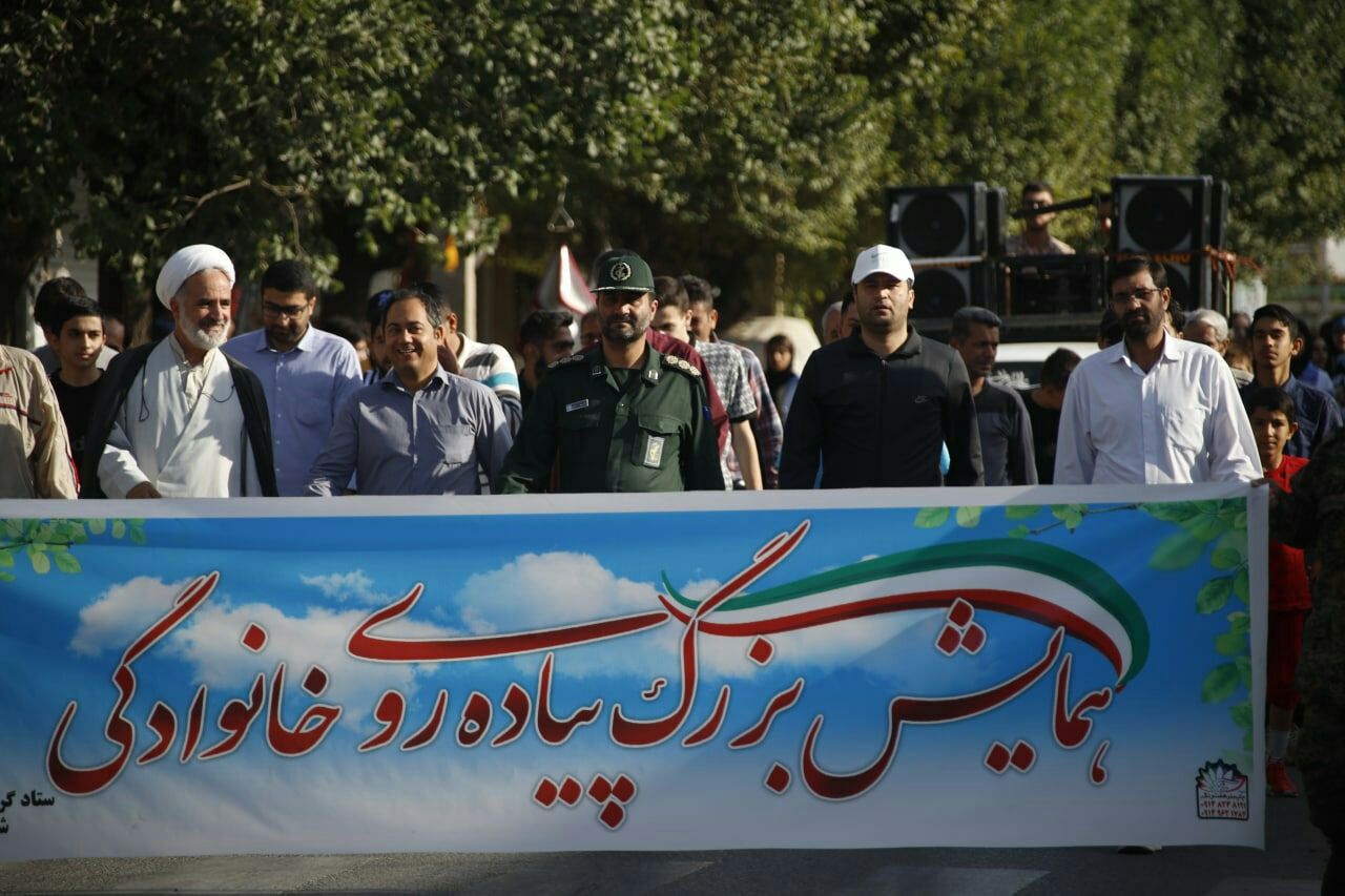 گزارش تصویری؛همایش پیاده روی خانوادگی بمناسبت هفته عفاف و حجاب در مسیر پارک آتالار تا پارک ستارخان شهرستان شوط برگزار شد.