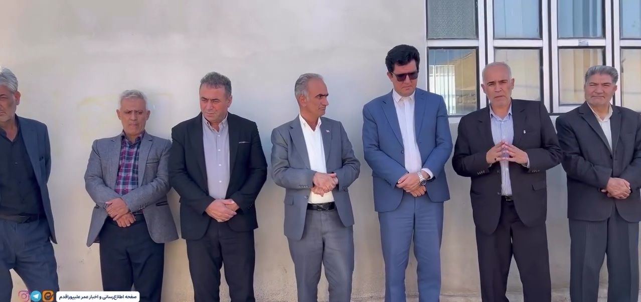 بازدید و دیدار چهره به چهره فرماندار ، نماینده مردم منطقه در مجلس و اعضای شورای اداری با اهالی روستای عظیم کندی