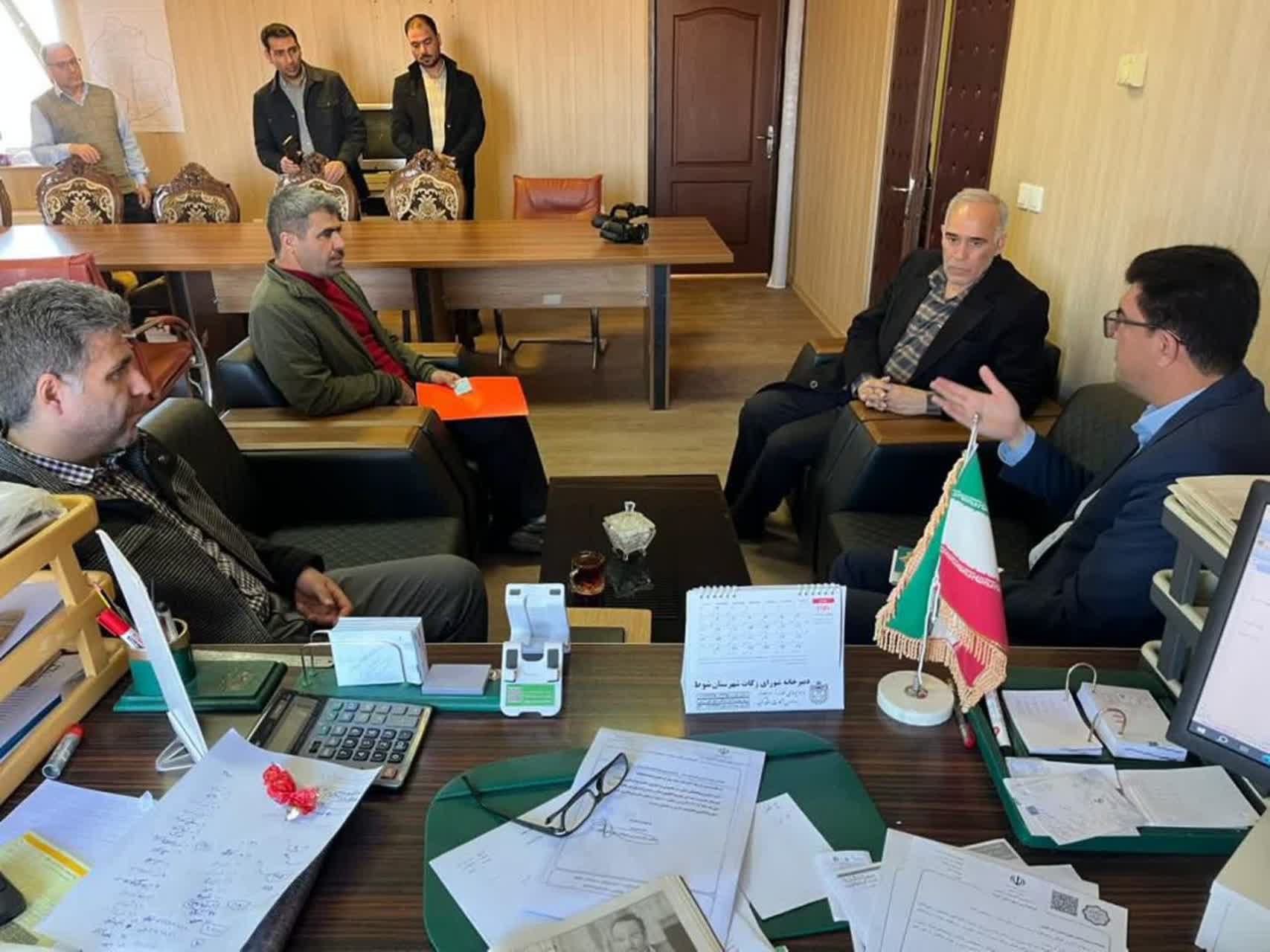 بازدید شهروز بابازاده فرماندار شهرستان شوط از روند ثبت‌نام داوطلبان و آمادگی بخشداری مرکزی برای برگزاری انتخابات شوراهای اسلامی روستاها