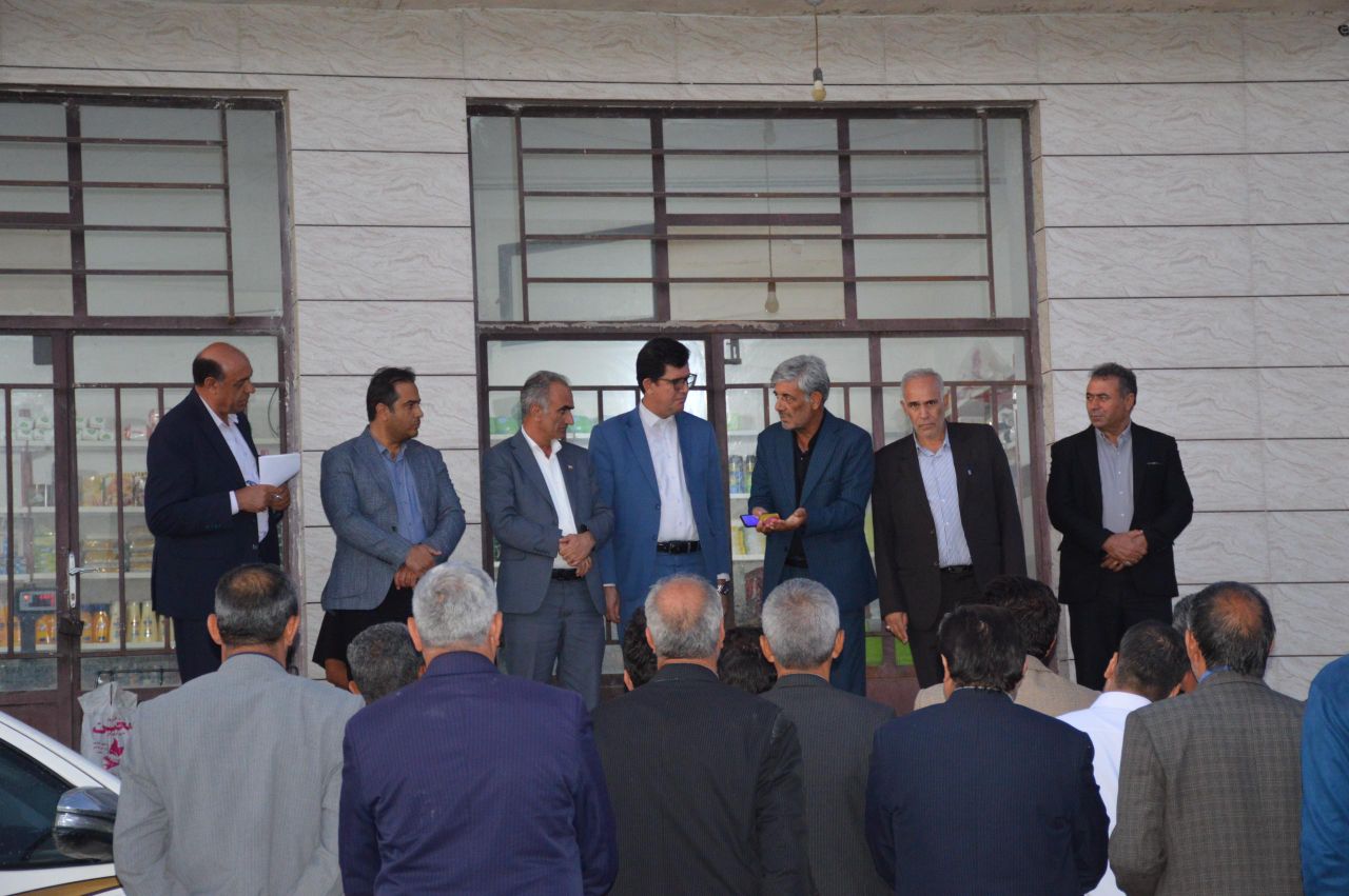 بازدید و دیدار چهره به چهره فرماندار ، نماینده مردم منطقه در مجلس و اعضای شورای اداری با اهالی روستای خلج کرد