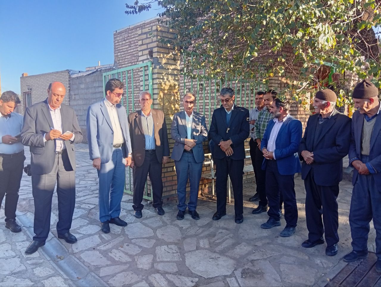 بازدید و دیدار چهره به چهره فرماندار ، نماینده مردم منطقه در مجلس و اعضای شورای اداری با اهالی روستای کندال