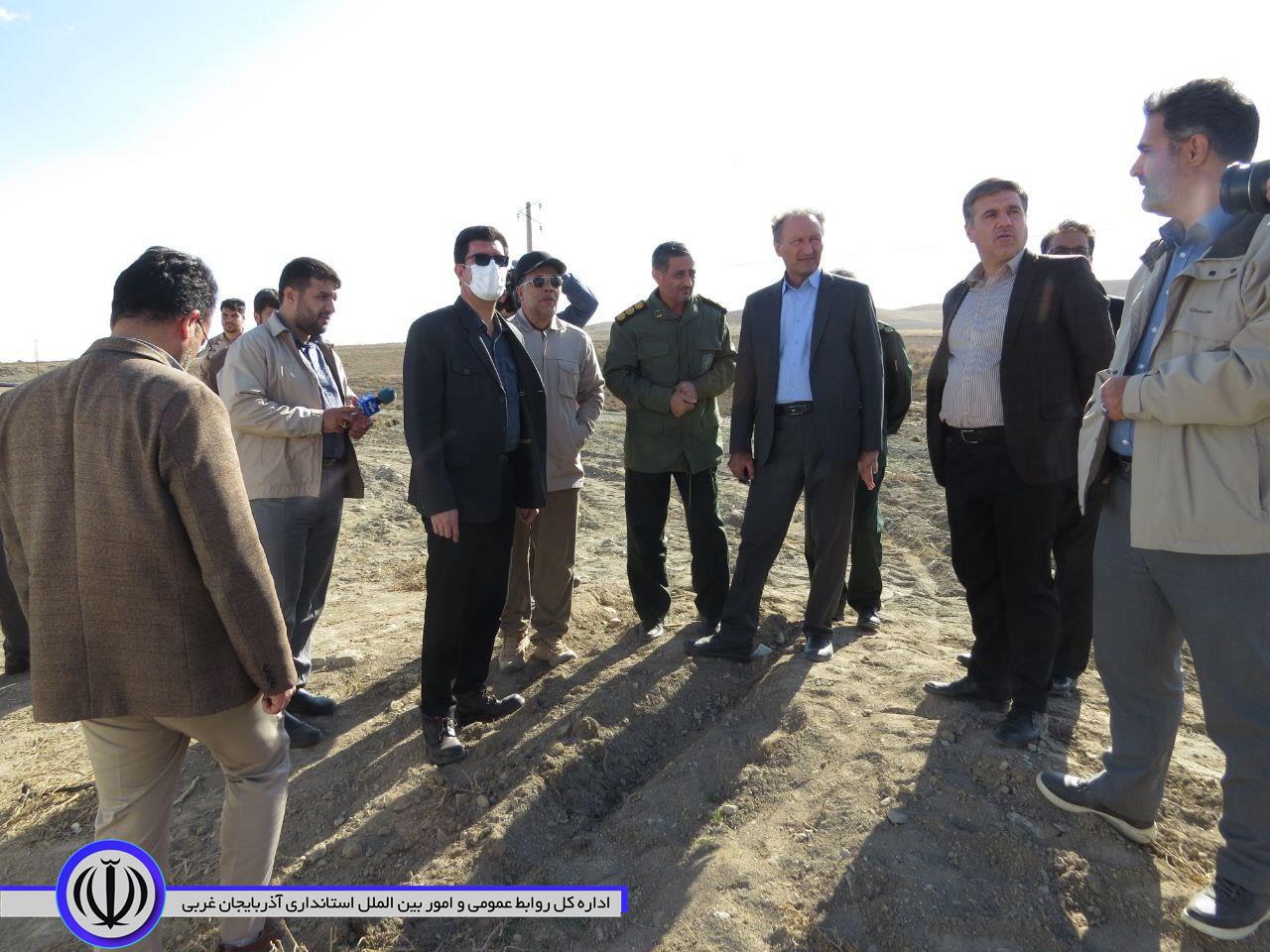 بازدید فرماندار از روستاها و مسیرهای خط انتقال پروژه 106 روستایی شهید امینی