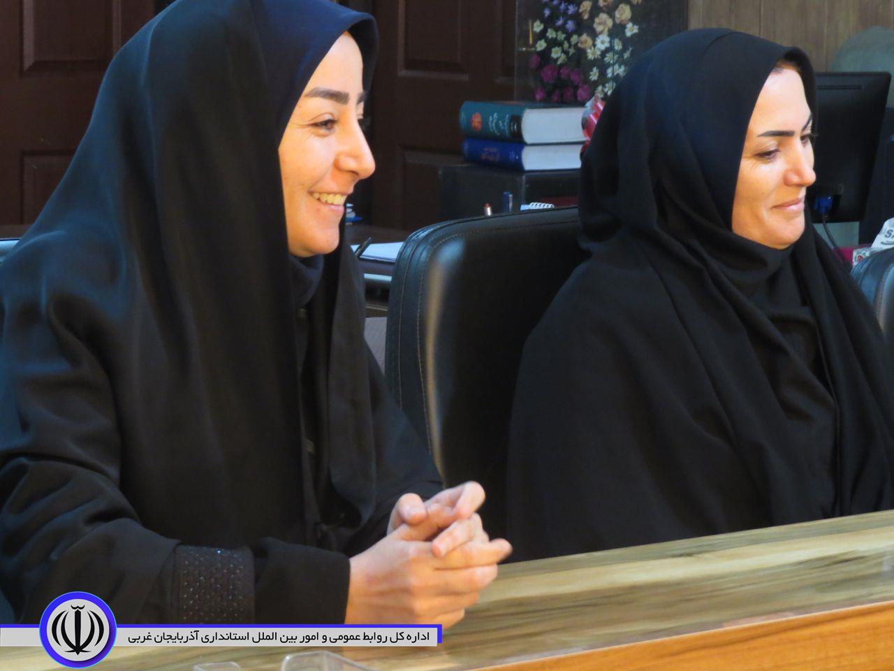 تجلیل از بانوان شاغل در فرمانداری شوط