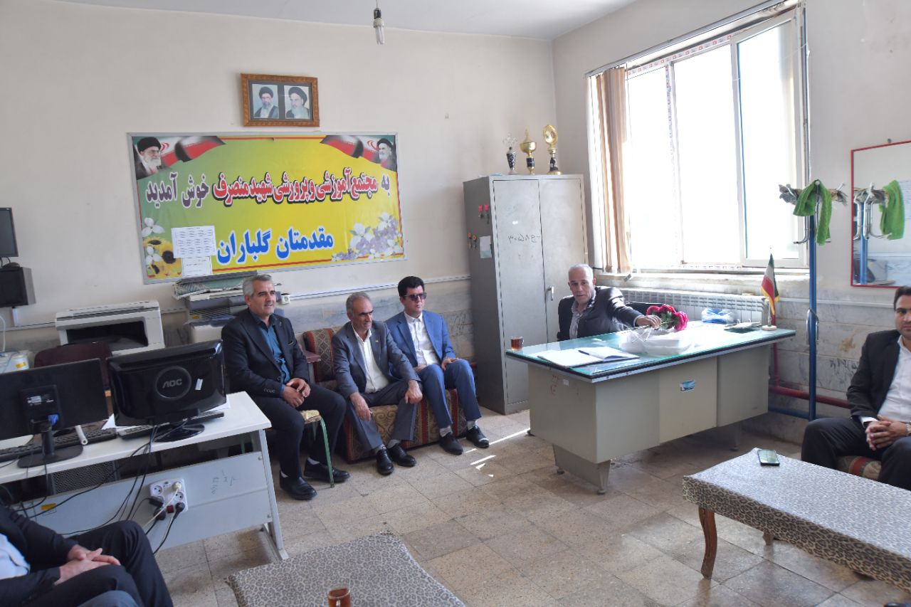 بازدید و دیدار چهره به چهره فرماندار ، نماینده مردم منطقه در مجلس و اعضای شورای اداری با اهالی روستای بایانچولی عجم