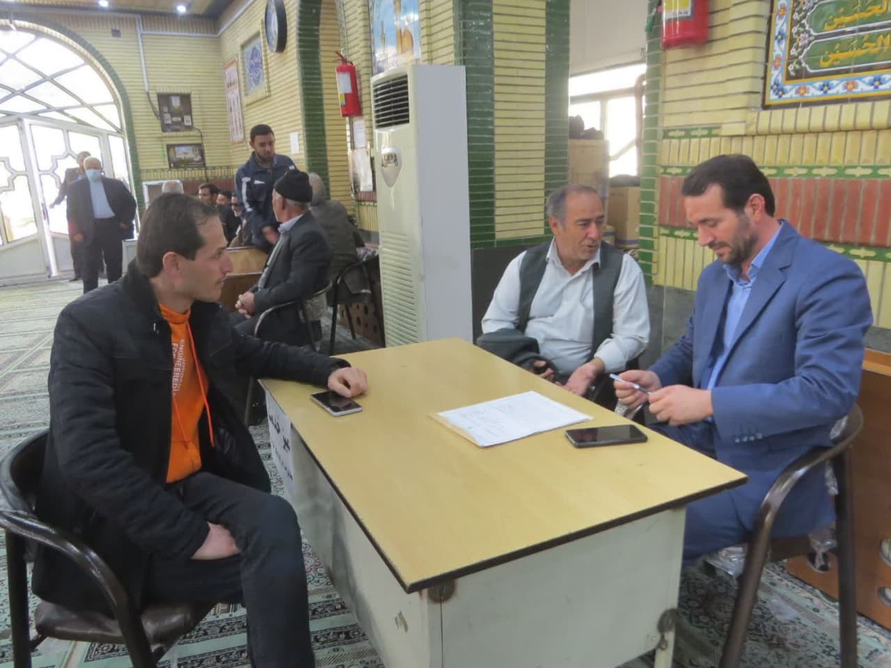 میز خدمت نماز جمعه شوط برگزار شد