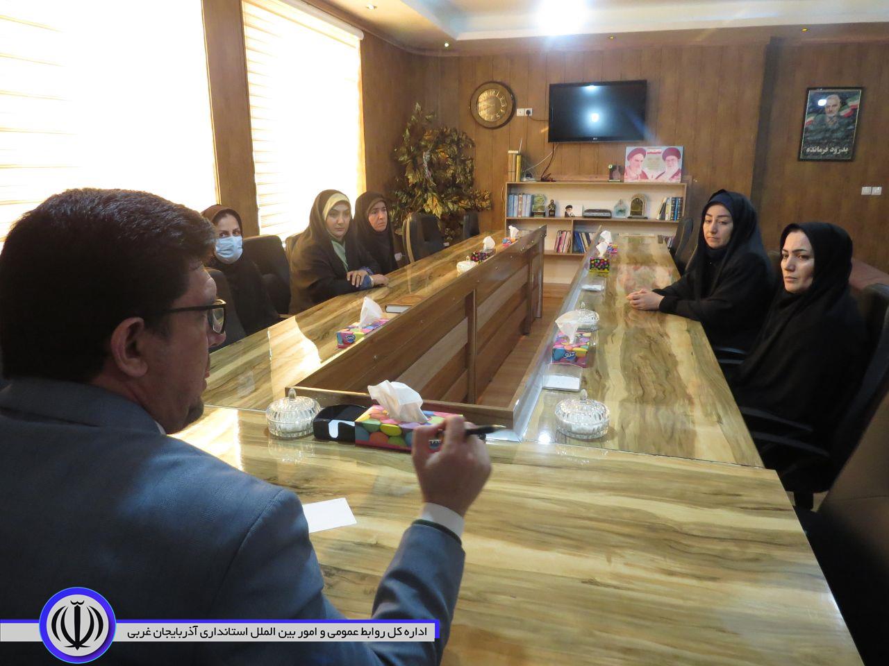 تجلیل از بانوان شاغل در فرمانداری شوط