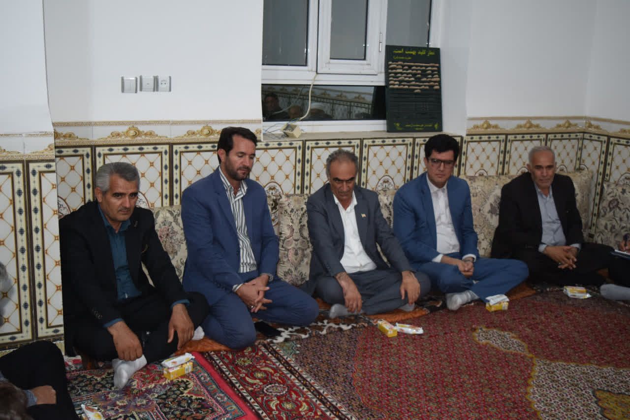 بازدید و دیدار چهره به چهره فرماندار ، نماینده مردم منطقه در مجلس و اعضای شورای اداری با اهالی روستای کش آرخی