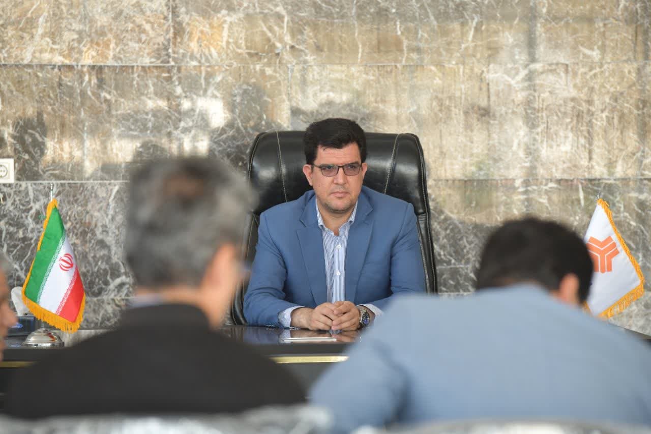 دیدار فرماندار شوط با کارگران کارخانجات شهرک صنعتی شوط
