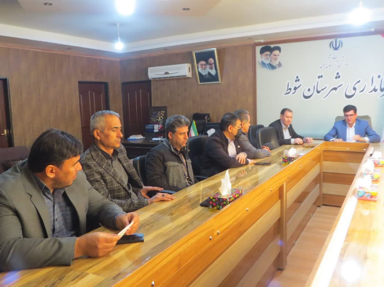 برگزاری جلسه داخلی فرماندار شهرستان شوط با کارکنان فرمانداری