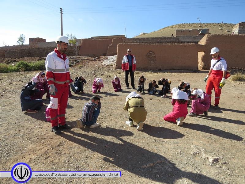 برگزاری مانور زلزله فرضی در روستای عزت آباد از توابع بخش مرکزی شوط