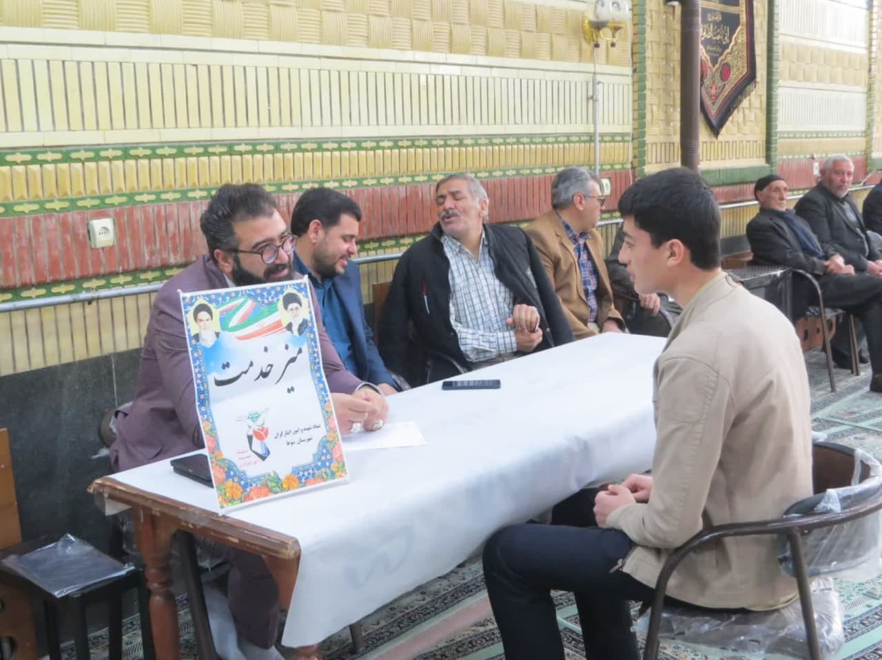 میز خدمت نماز جمعه شوط برگزار شد