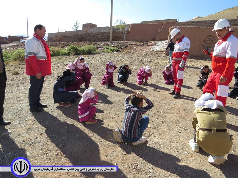 برگزاری مانور زلزله فرضی در روستای عزت آباد از توابع بخش مرکزی شوط