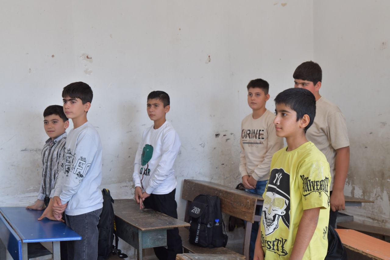 بازدید و دیدار چهره به چهره فرماندار ، نماینده مردم منطقه در مجلس و اعضای شورای اداری با اهالی روستای بایانچولی عجم