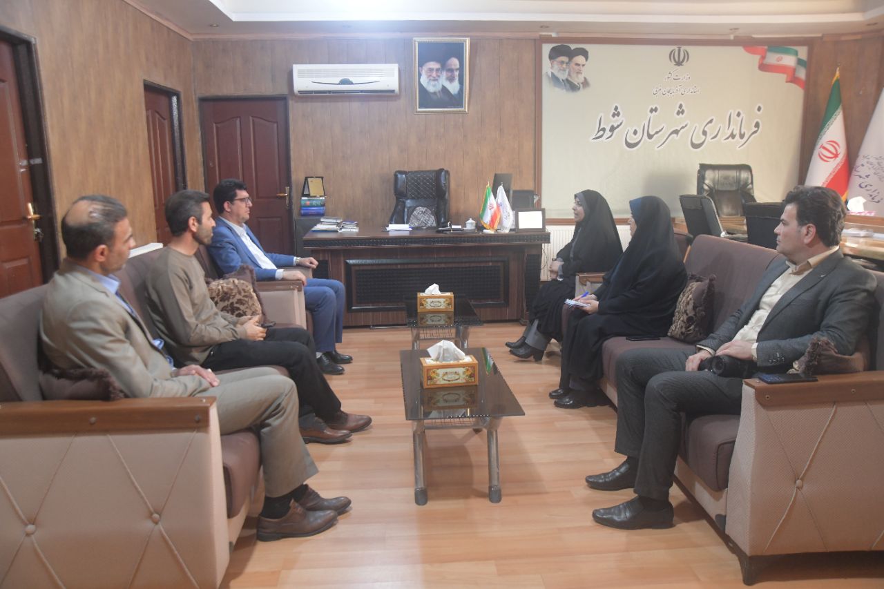 دیدار مدیر کل کتابخانه های عمومی استان آذربایجان غربی با فرماندار شوط